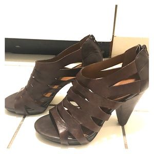 Size 6 Frank Sarto Brown Leather Sandals